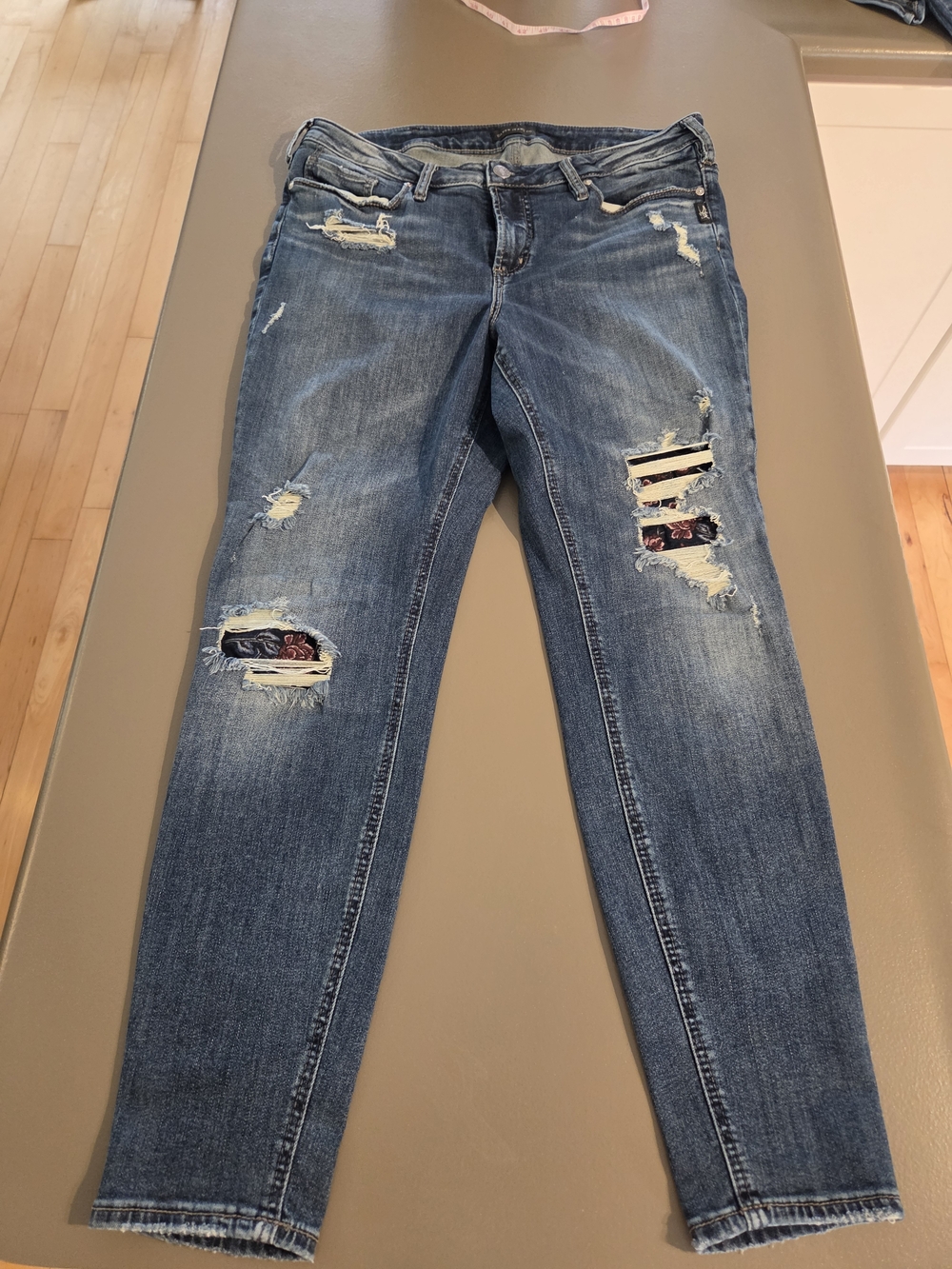 Silver Jeans Women's Blue Distressed Skinny Jeans with Patterned Patch